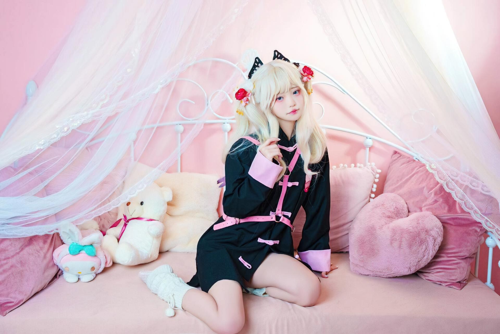 [コスプレ] Irisuare(愛莉) - Illya ピンク寝室と猫耳ストラップ 34P