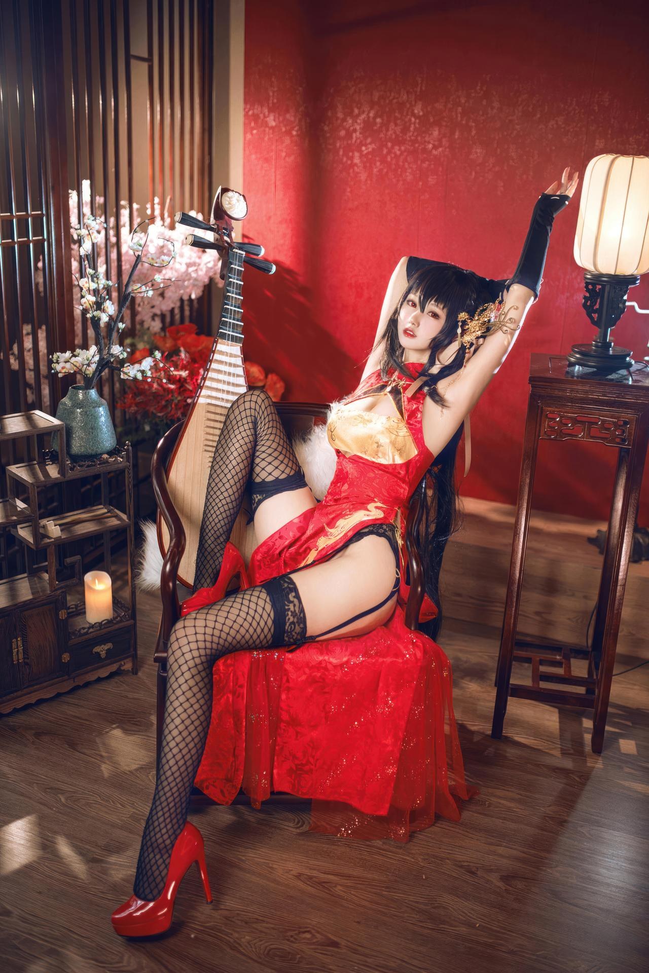 [Cosplay] Hanyu Sanwei - Taihou sườn xám đỏ dáng đẹp 21P