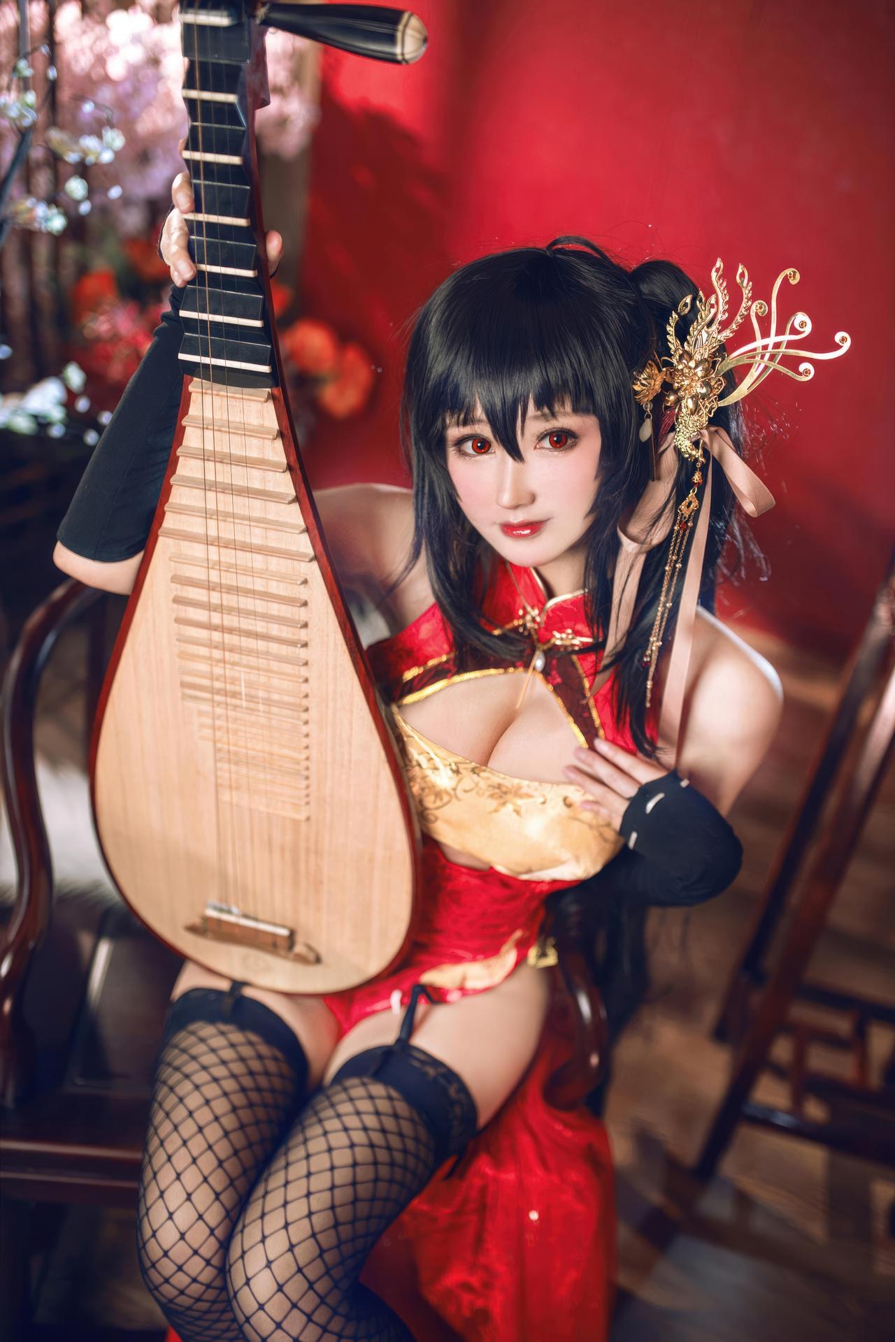 [Cosplay] Hanyu Sanwei - Taihou sườn xám đỏ dáng đẹp 21P