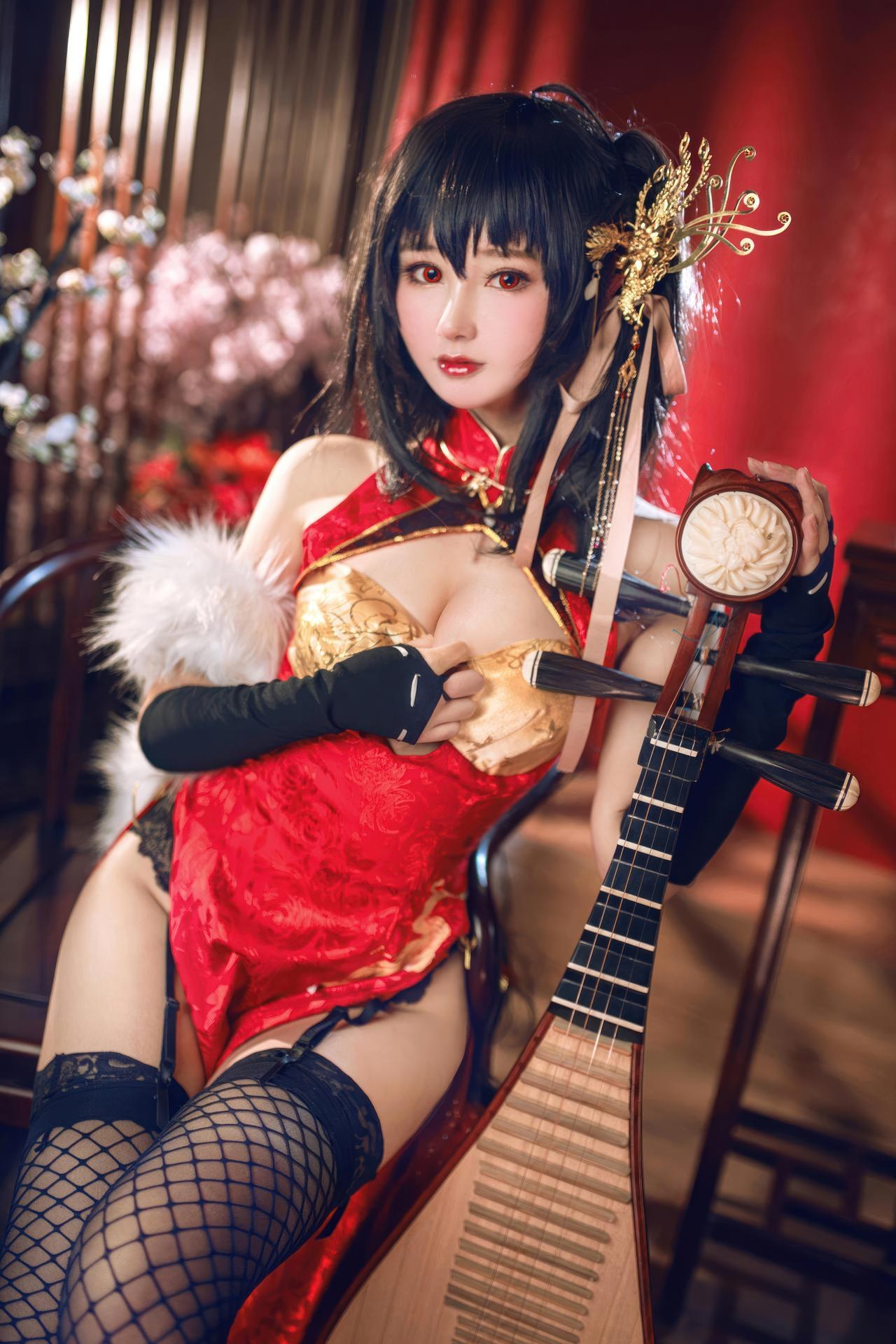 [Cosplay] Hanyu Sanwei - Taihou sườn xám đỏ dáng đẹp 21P