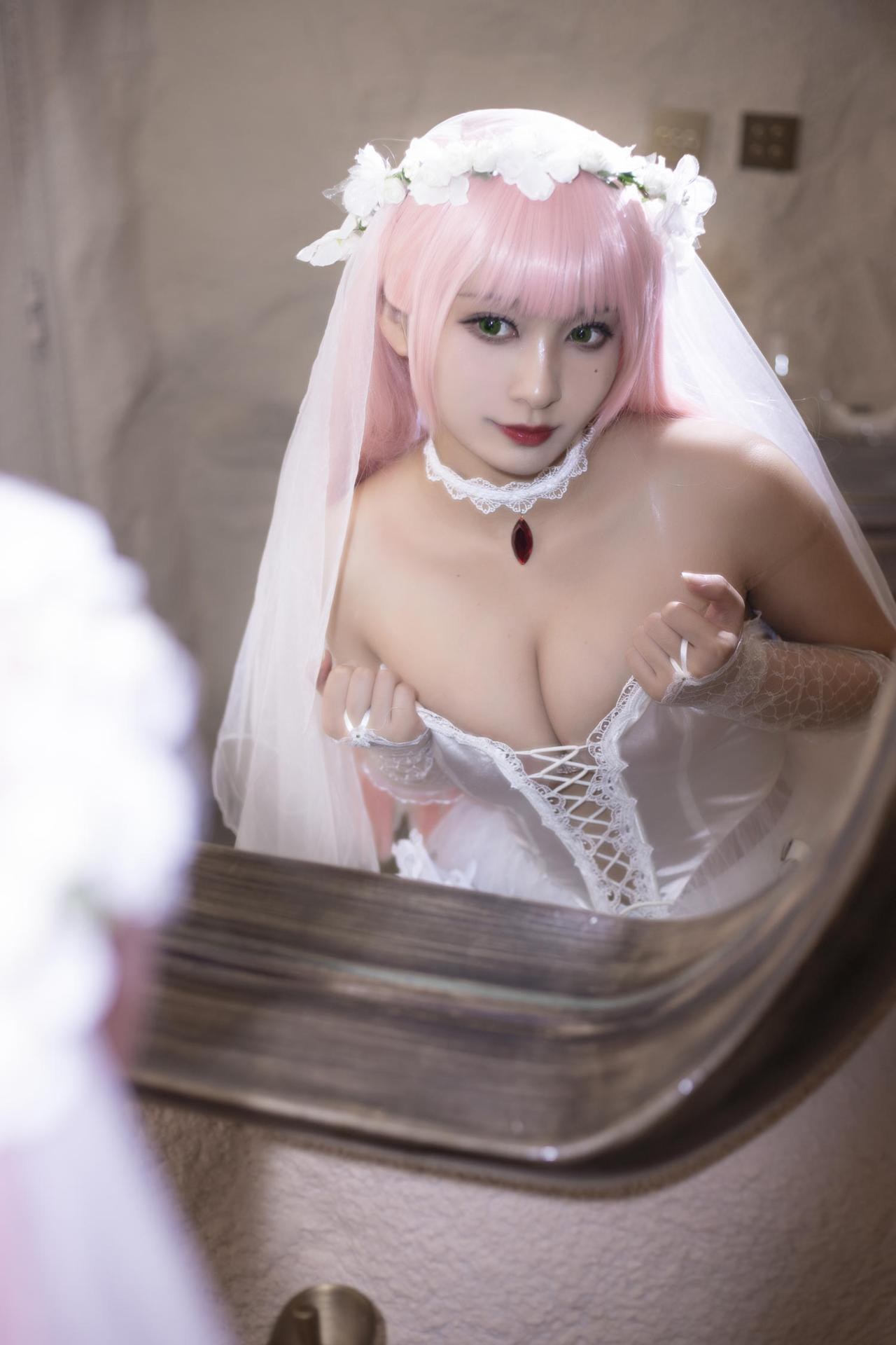 [Cosplay] LoLiSAMA - váy cưới Zero Two dáng đẹp 63P