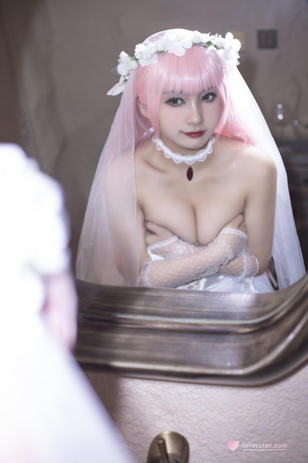 [Cosplay] LoLiSAMA - váy cưới Zero Two dáng đẹp 63P