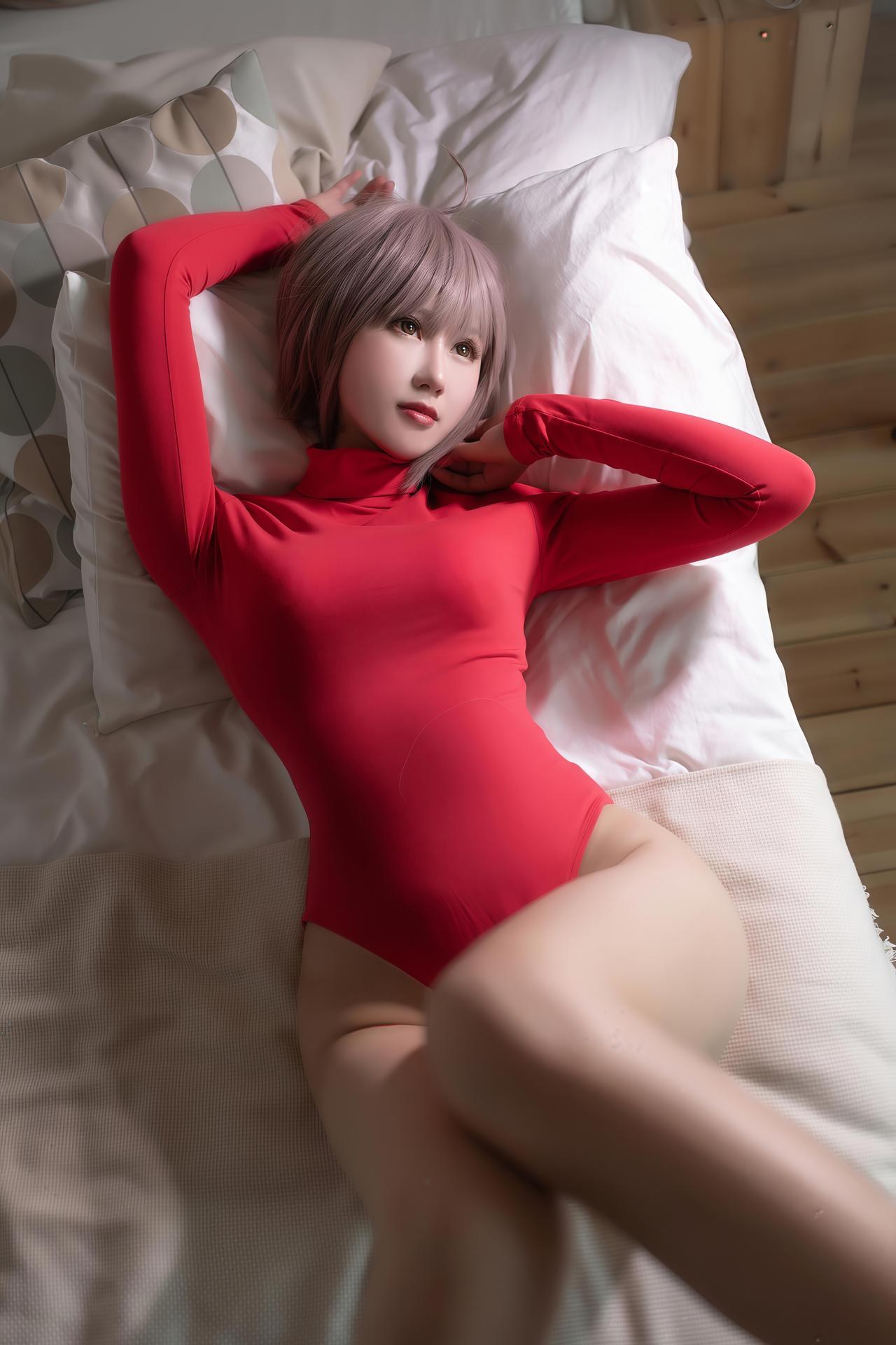 [Cosplay] Hanyu Sanwei - bodysuit đỏ trong phòng ngủ dáng đẹp 24P