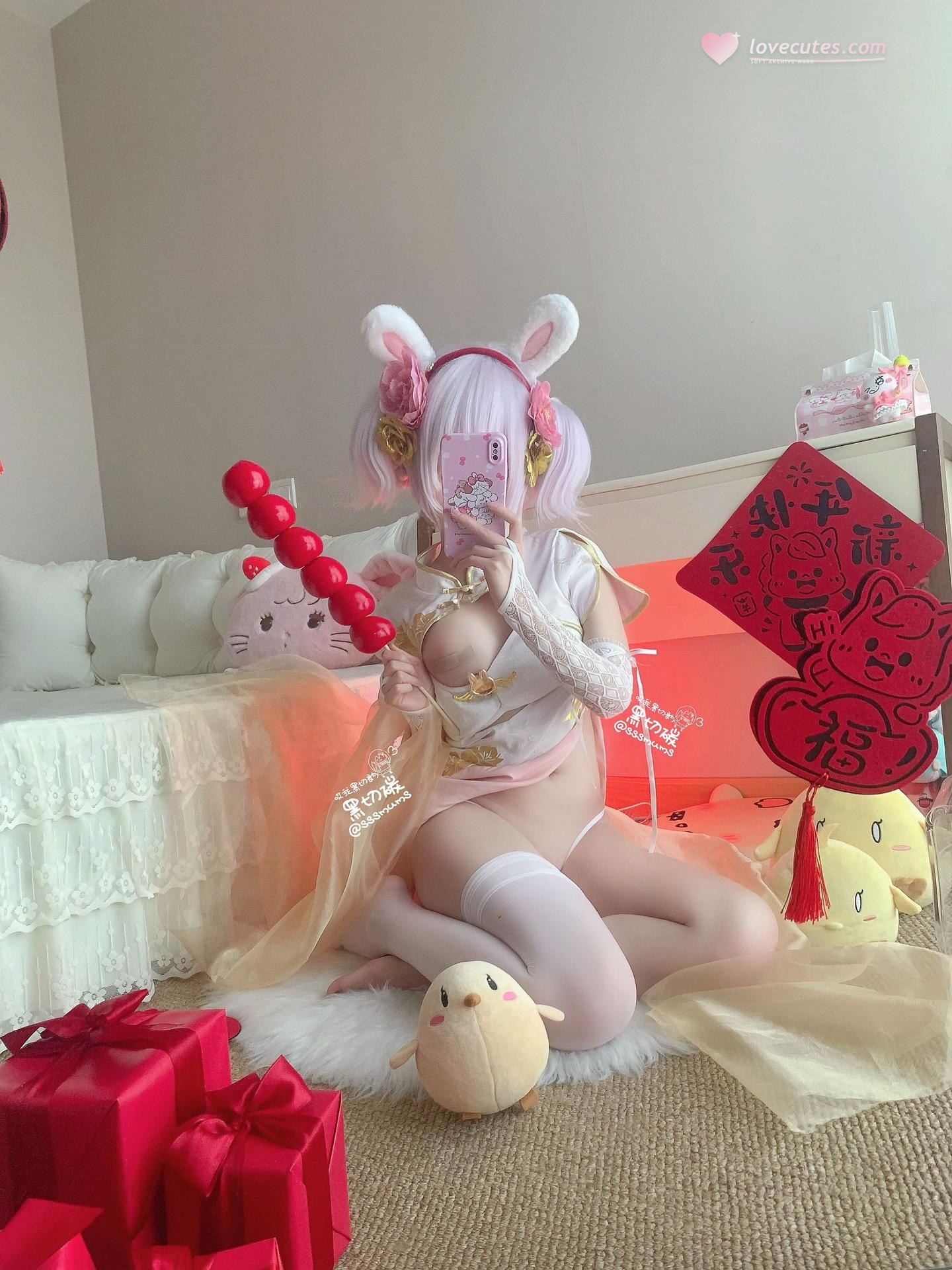 [cosplay] 哎我黑切讷 - 碧蓝航线 拉菲：拉菲新春旗袍五指袜视频 38P3V